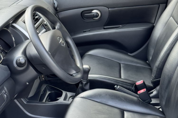 日产 骊威 2013款 1.6XE 手动舒适版局部细节19