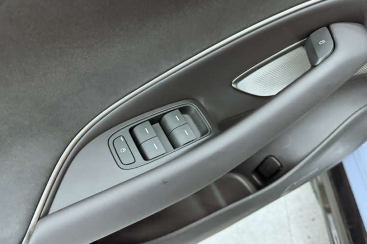 小米汽车 小米SU7 2024款 后驱标准创始版中控内饰7002