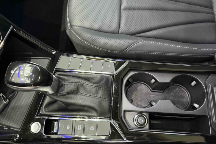 大众 帕萨特 2025款 出众款 380TSI 龙腾版中控内饰7006