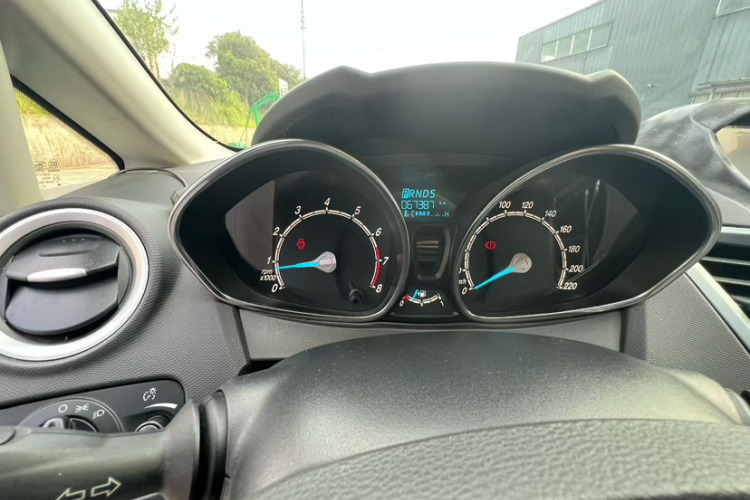 福特 嘉年华 2013款 两厢 1.5L 自动时尚型中控内饰15