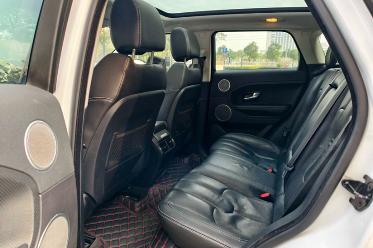 路虎 揽胜极光(进口) 2014款 2.0T 5门耀动版中控内饰7007