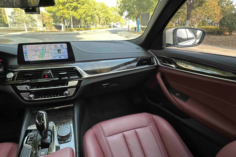 宝马5系 2020款 530Li 领先型 M运动套装中控内饰7001