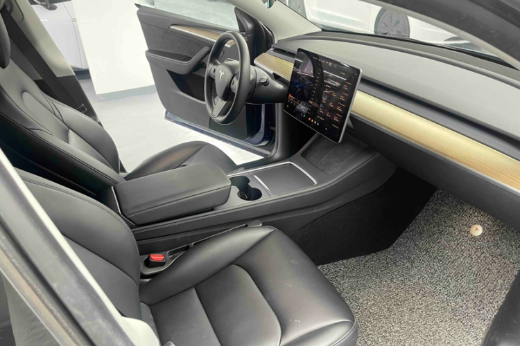 特斯拉 Model Y 2021款 标准续航后驱版中控内饰7005