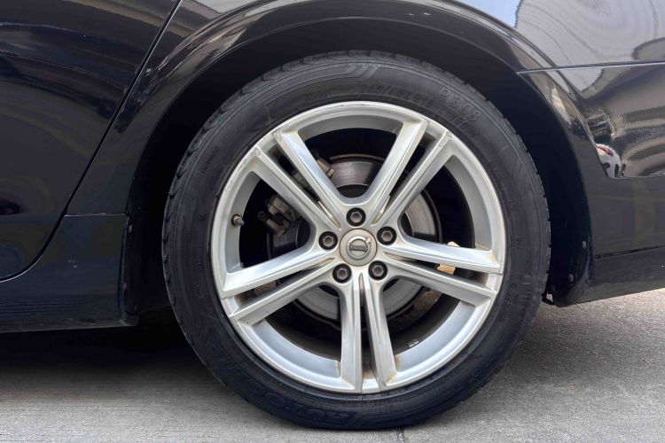 沃尔沃S90 2018款 T4 智远版车身外观6007