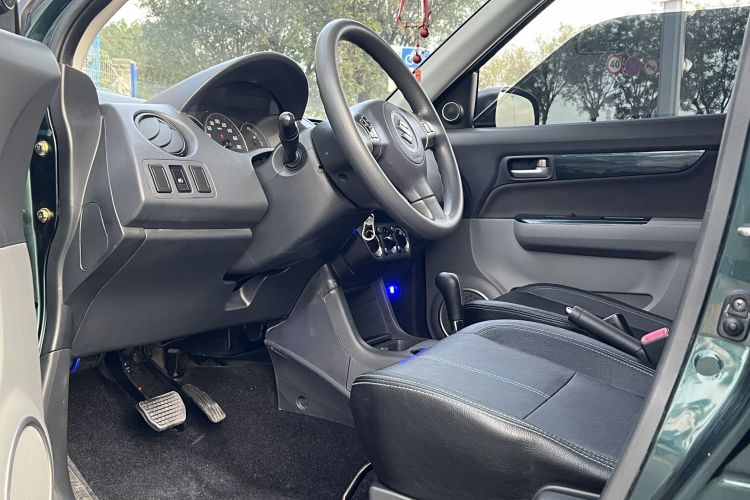 铃木 雨燕 2016款 1.5L 自动时尚型酷玩版中控内饰7002