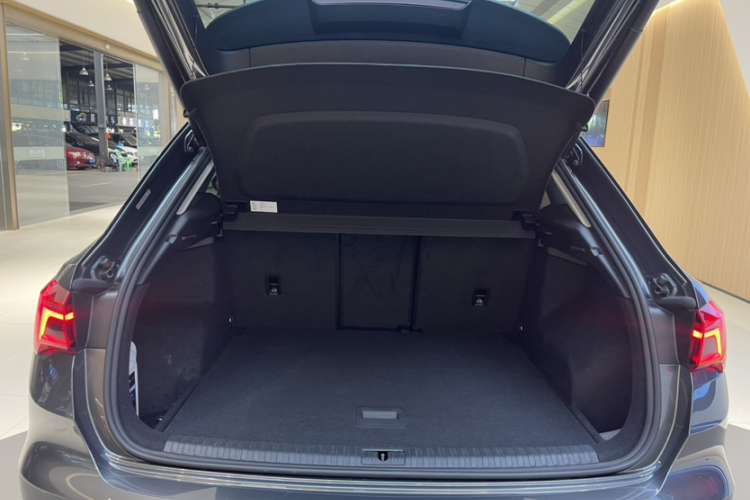 奥迪Q3 2021款 40 TFSI 时尚动感型局部细节23