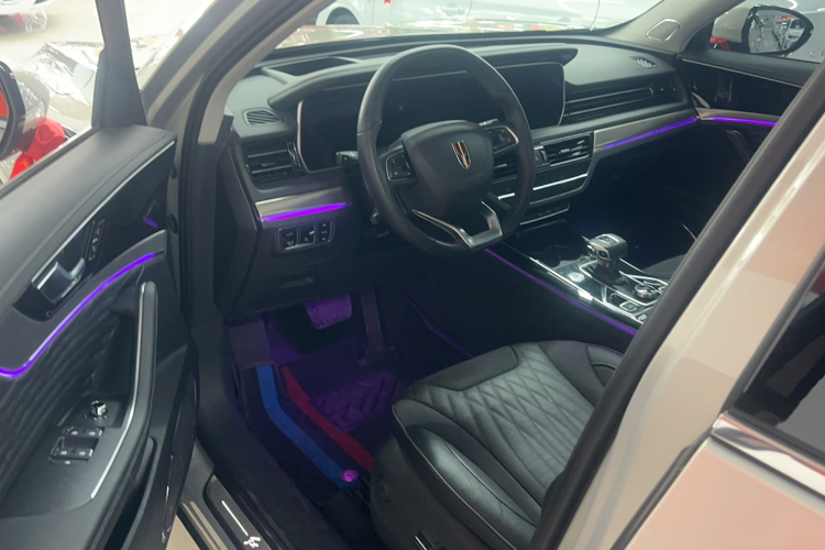 红旗HS5 2022款 2.0T 智联旗享版中控内饰7002