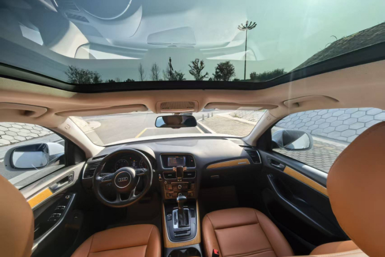 奥迪Q5 2015款 40 TFSI 进取型中控内饰7001
