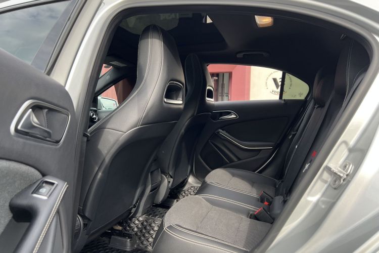 奔驰A级(进口) 2013款 A 180 时尚型中控内饰7009