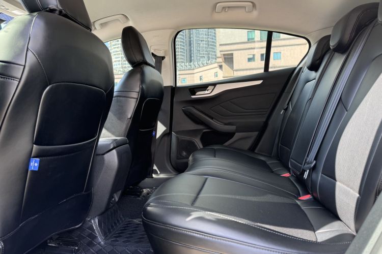 福特 福克斯 2019款 两厢 1.5L 手动锋跃型 国V中控内饰7011