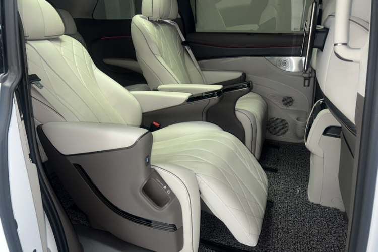 腾势D9 2022款 DM-i 970 四驱旗舰型中控内饰7008