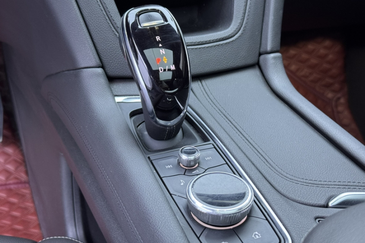 凯迪拉克XT5 2022款 2.0T 两驱豪华型中控内饰7002