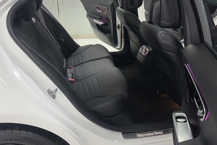 奔驰C级 2025款 C 260 L 运动版中控内饰7005