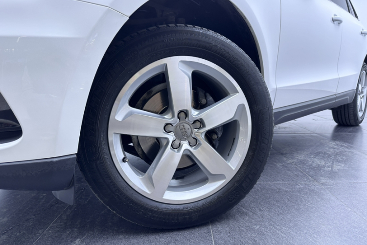 奥迪Q5 2013款 40 TFSI 舒适型车身外观6005