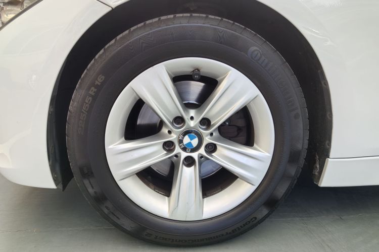 宝马3系 2014款 320i 时尚型车身外观6004