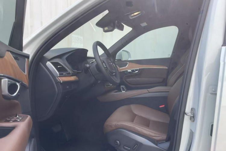 沃尔沃XC90 2023款 B5 智行豪华版 5座中控内饰7009