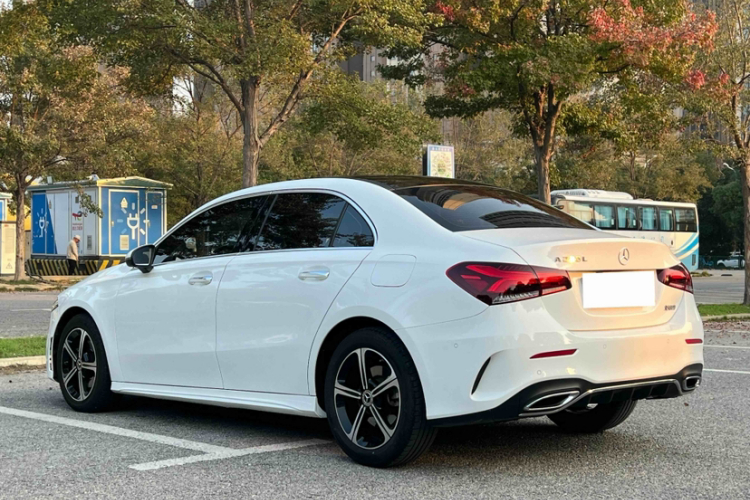 奔驰A级 2022款 改款三 A 200 L 运动轿车时尚型车身外观6005