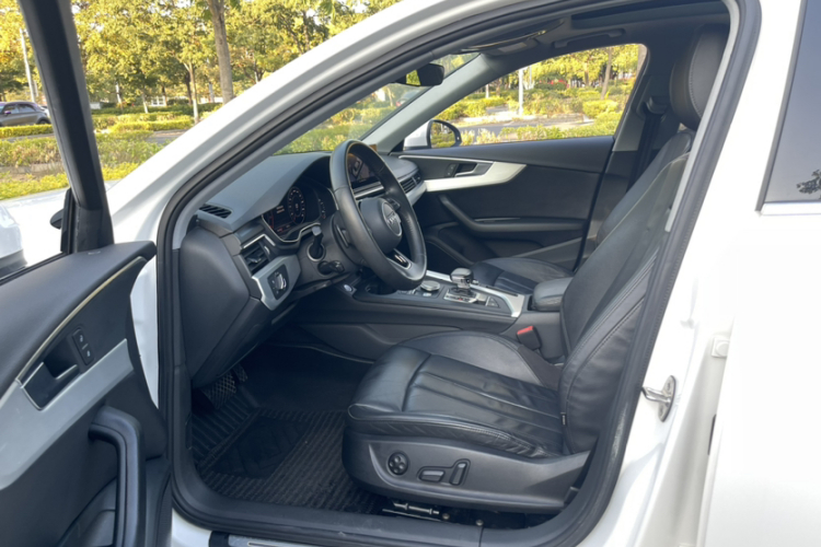 奥迪A4L 2019款 40 TFSI 时尚型 国VI中控内饰7005