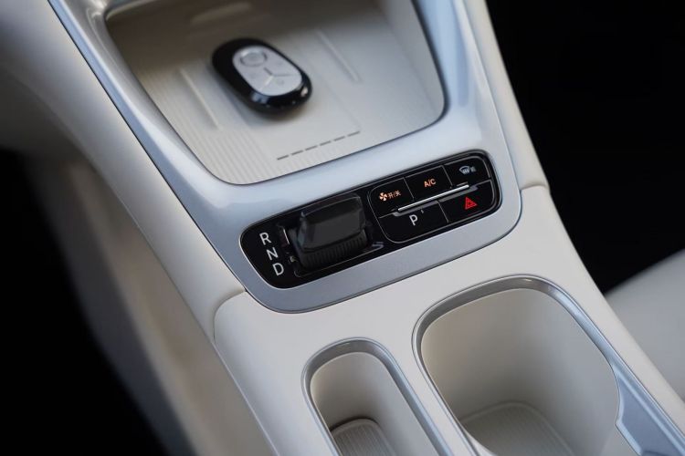 吉利银河 星愿 2025款 UP 410km 探索+版中控内饰7003