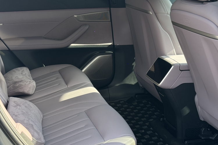 乐道L60 2024款 85kWh 后驱版中控内饰7007