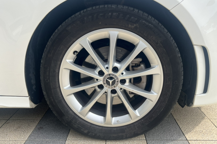 奔驰A级 2019款 A 200 L 运动轿车车身外观6007