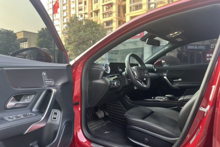 奔驰A级 2021款 A 200 L 运动轿车时尚型中控内饰7003