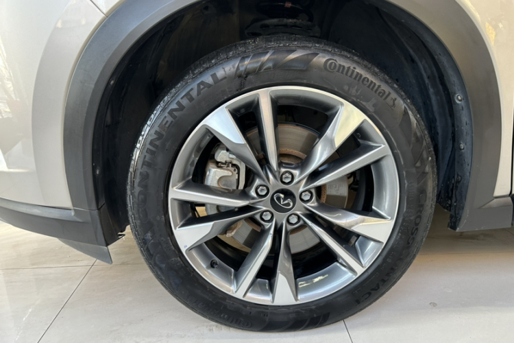 英菲尼迪QX60 2022款 2.0T 四驱卓越版局部细节9001