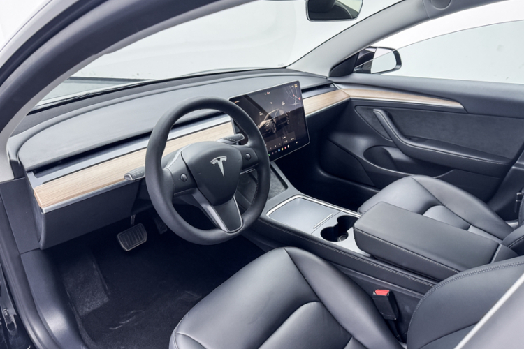 特斯拉 Model 3 2022款 后轮驱动版中控内饰7001