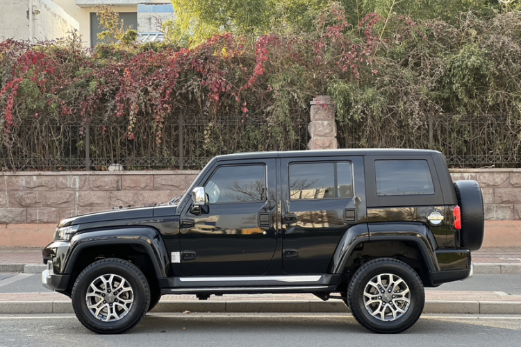 北京BJ40 2023款 2.0T 自动四驱城市猎人版侠客型车身外观6003