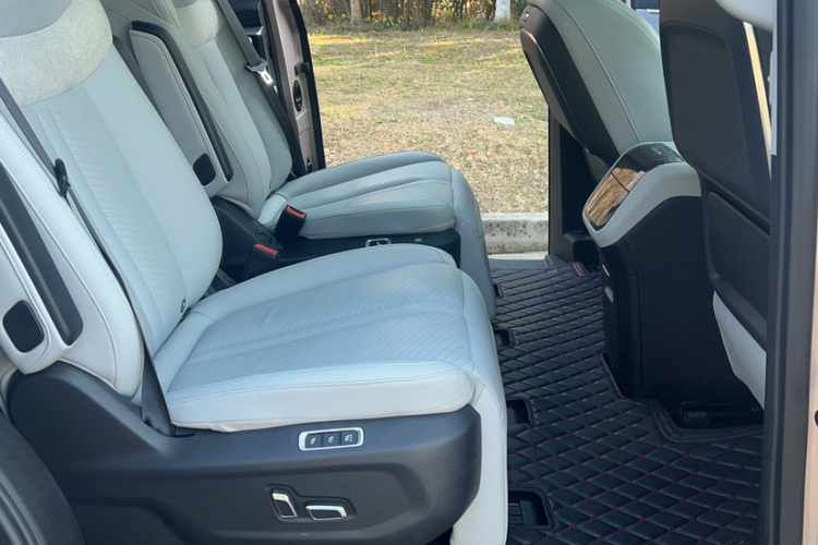 上汽大通MAXUS 大通G70 2024款 2.0T 自动旗舰版 7座中控内饰7008