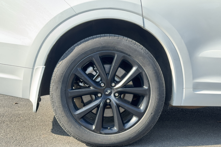 理想汽车 理想ONE 2020款 增程6座版车身外观6007