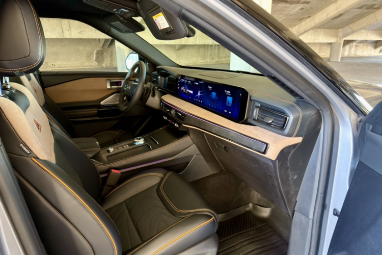 福特 探险者 2024款 2.3T EcoBoost 昆仑巅峰版 6座中控内饰7007