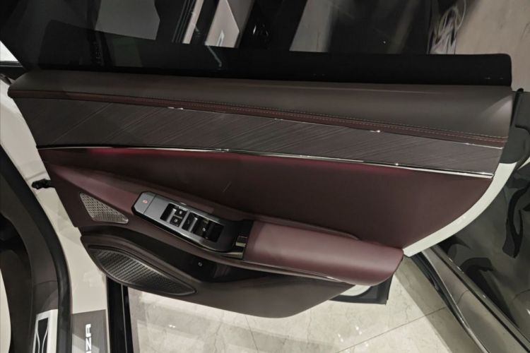 腾势Z9GT 2024款 1100四驱Max版中控内饰7005