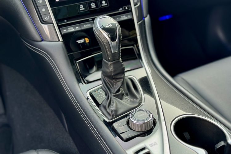 英菲尼迪Q50L 2018款 2.0T 舒适版 国VI中控内饰7004