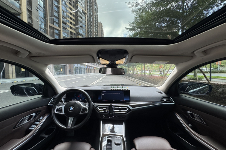 宝马3系 2023款 325Li M运动套装中控内饰7010