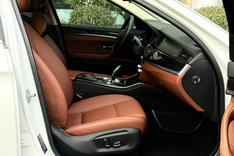 宝马5系 2014款 520Li 典雅型车身外观6006