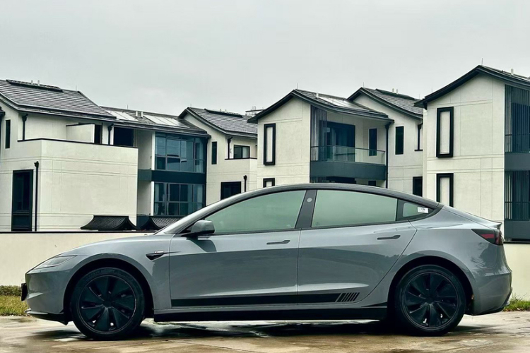 特斯拉 Model 3 2023款 后轮驱动版车身外观6002