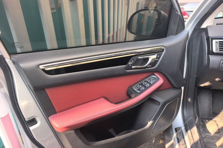 众泰 大迈X5 2017款 升级版 1.5T CVT知县型中控内饰7008