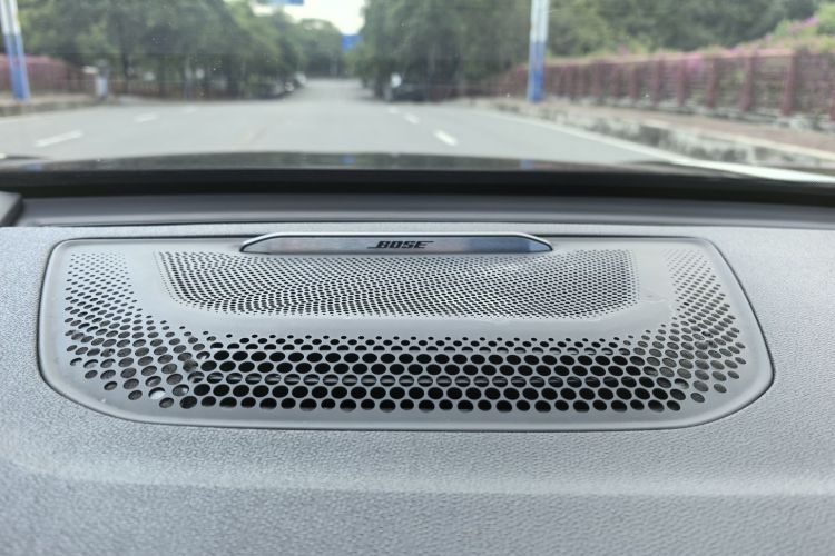 领克09 EM-P 2023款 2.0TD EM-P 远航版PM 七座中控内饰7013