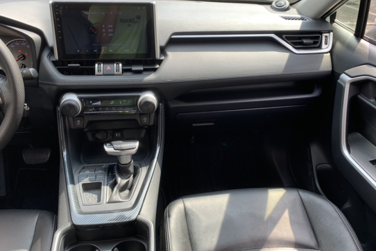 丰田 RAV4荣放 2020款 2.0L CVT两驱都市版中控内饰7003