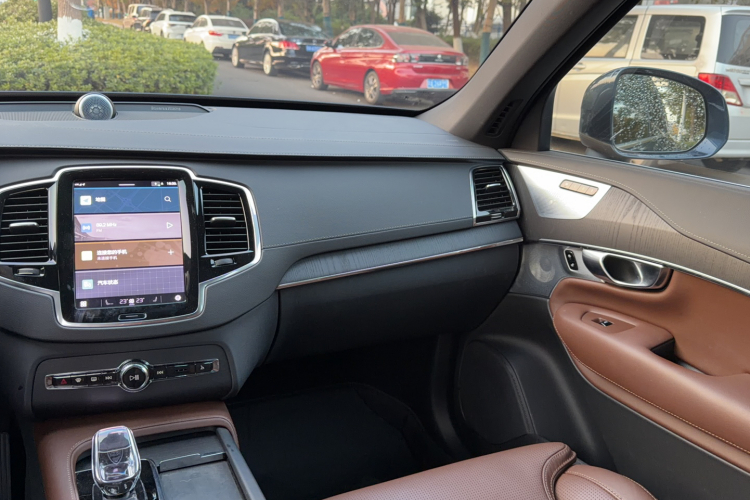 沃尔沃XC90新能源 2025款 T8 智尊豪华版 7座中控内饰7004