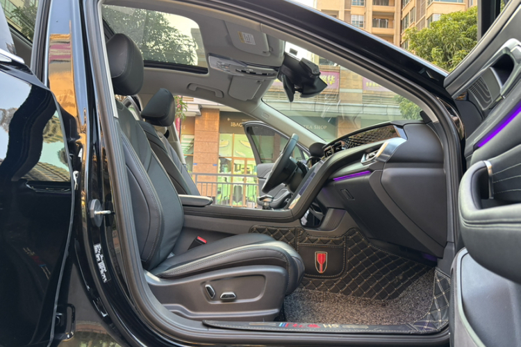 红旗H5 2023款 2.0T 自动智联旗畅版中控内饰7007