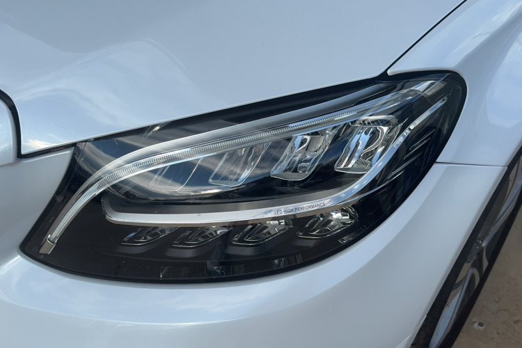 奔驰C级 2019款 改款 C 260 L 运动版局部细节9004