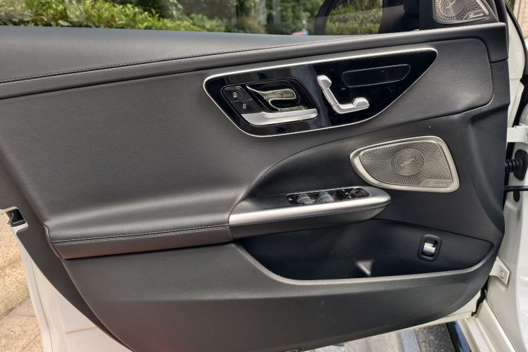 奔驰C级 2022款 改款 C 260 L 运动版中控内饰7010