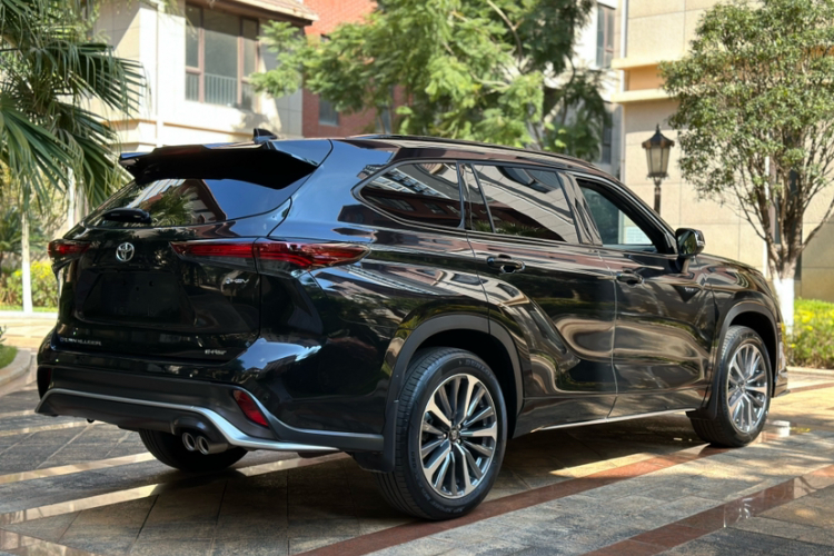 丰田 皇冠陆放 2024款 2.5L HEV四驱尊贵版车身外观6002