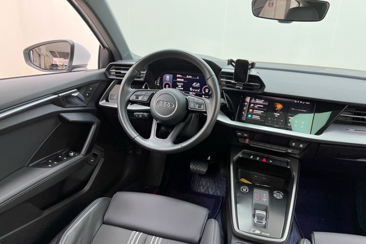 奥迪A3 2022款 A3L Limousine 35 TFSI 时尚运动型中控内饰7002