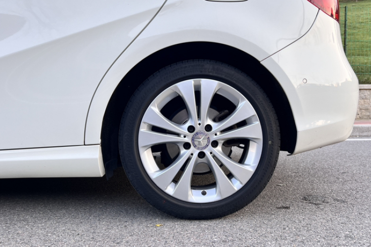 奔驰B级 2015款 B 200 时尚型局部细节9006