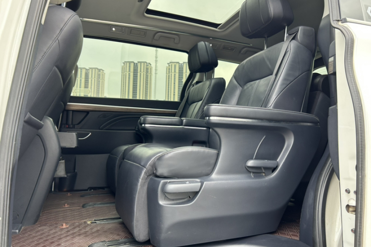 广汽传祺 传祺M8 2021款 领秀系列 390T 尊贵版中控内饰7002