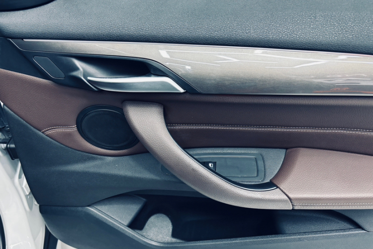 宝马X1 2019款 sDrive18Li 尊享型中控内饰7008