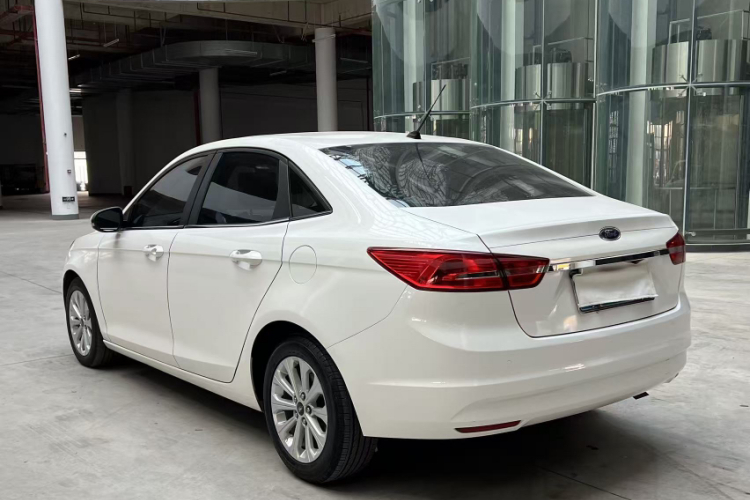 福特 福睿斯 2015款 1.5L 自动时尚型车身外观6007